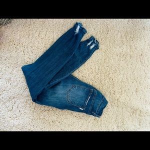 Jeans with rips
